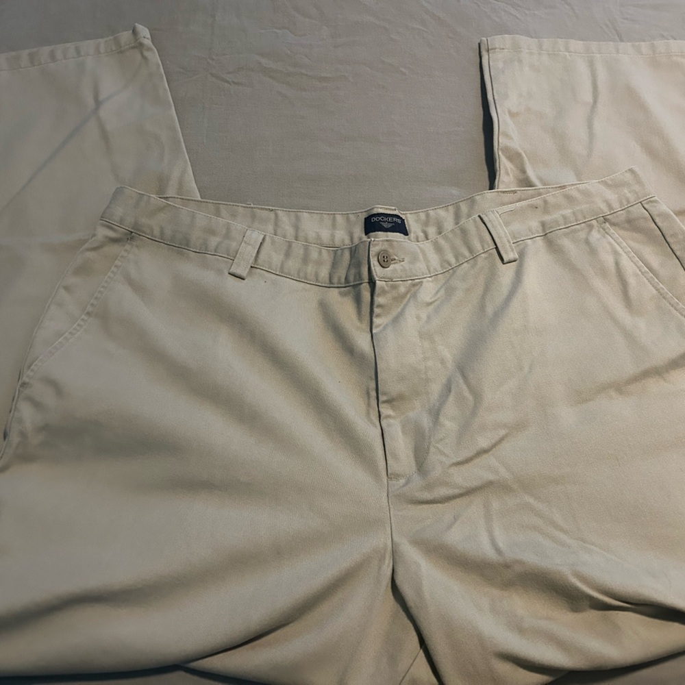 Men’s Dockers 44 x 32 khakis